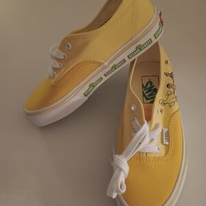 VANS Sesame Street x Authentic Sesame Street Family Brand New Women's Sz 5